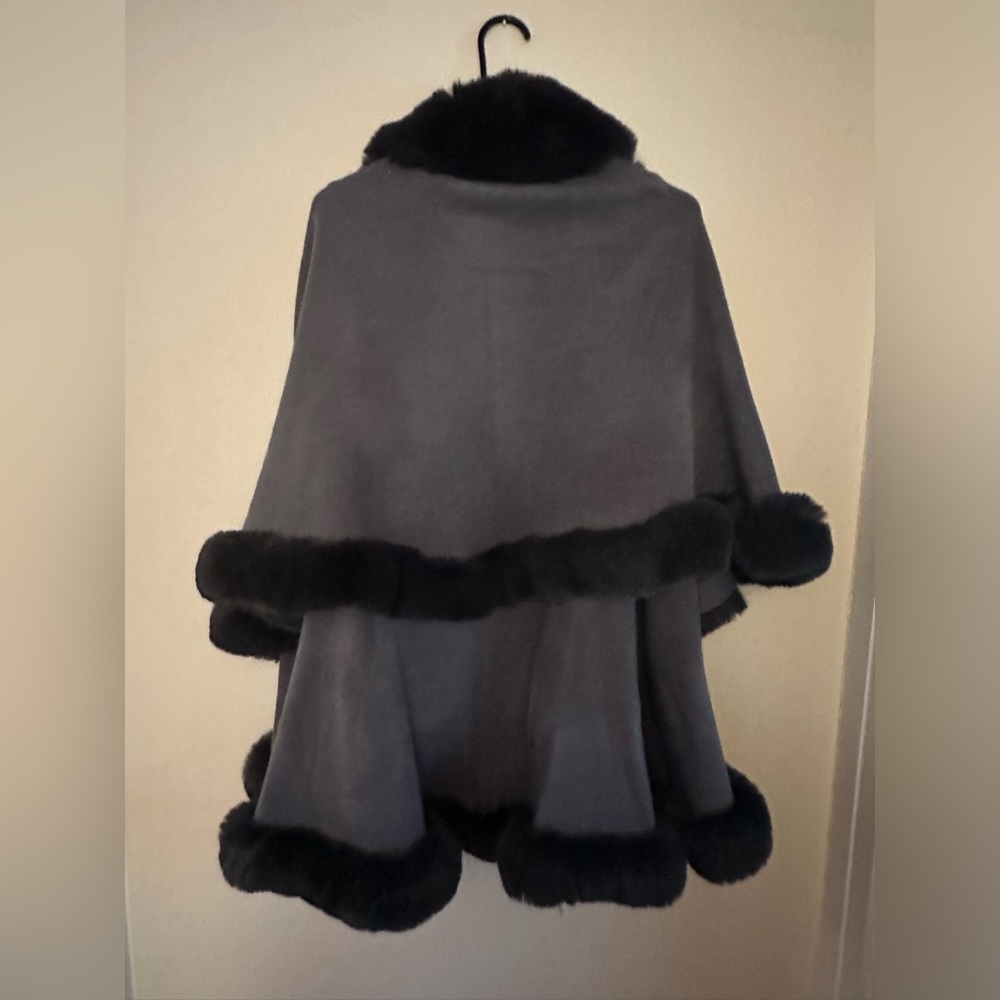 Grey tone shall, wrap lightweight